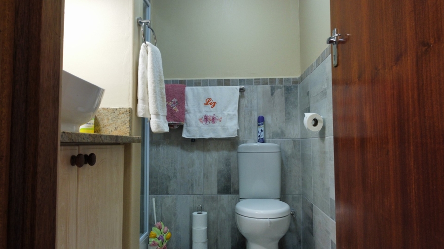 5 Bedroom Property for Sale in Hersham Western Cape